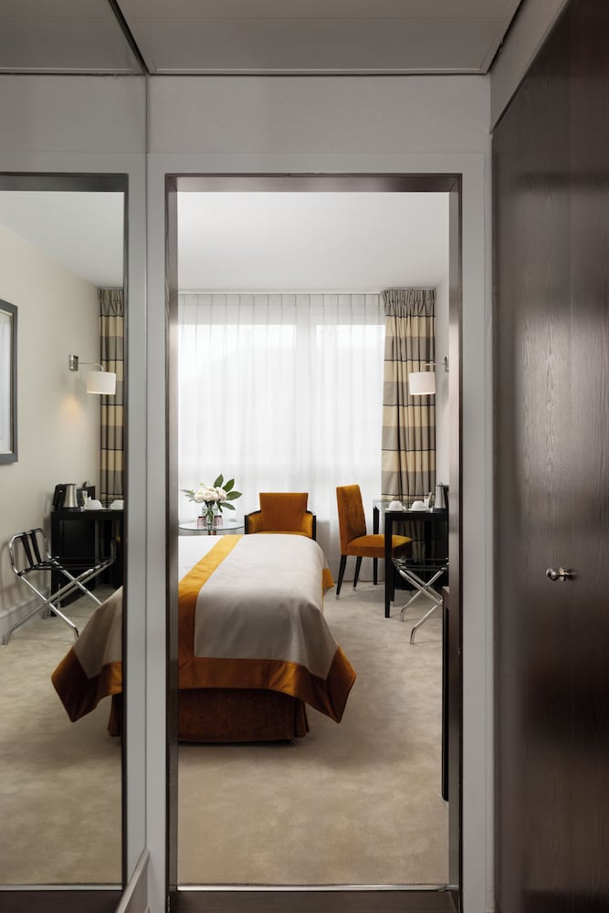 City Room thumbnail 6