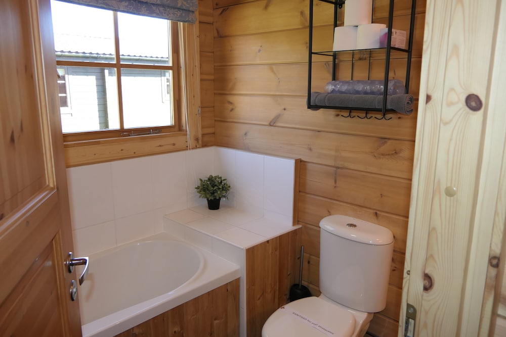 Cabin, 2 Bedrooms (Dragonfly) photo 2