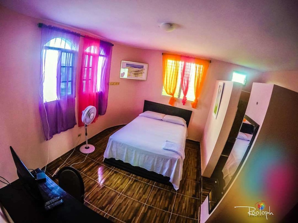 Basic Room, 1 Queen Bed, Non Smoking photo 1