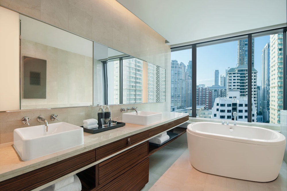Renaissance Suite, 1 King Bed, High Floor, Non Smoking