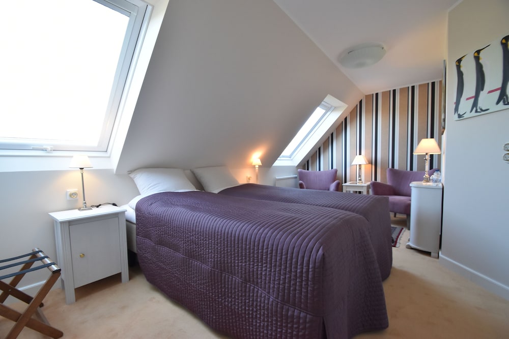 Comfort Double Room, 1 Queen Bed, Private Bathroom photo 2