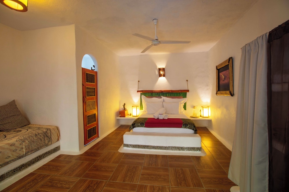 Standard Room, Multiple Beds, Garden View photo 3