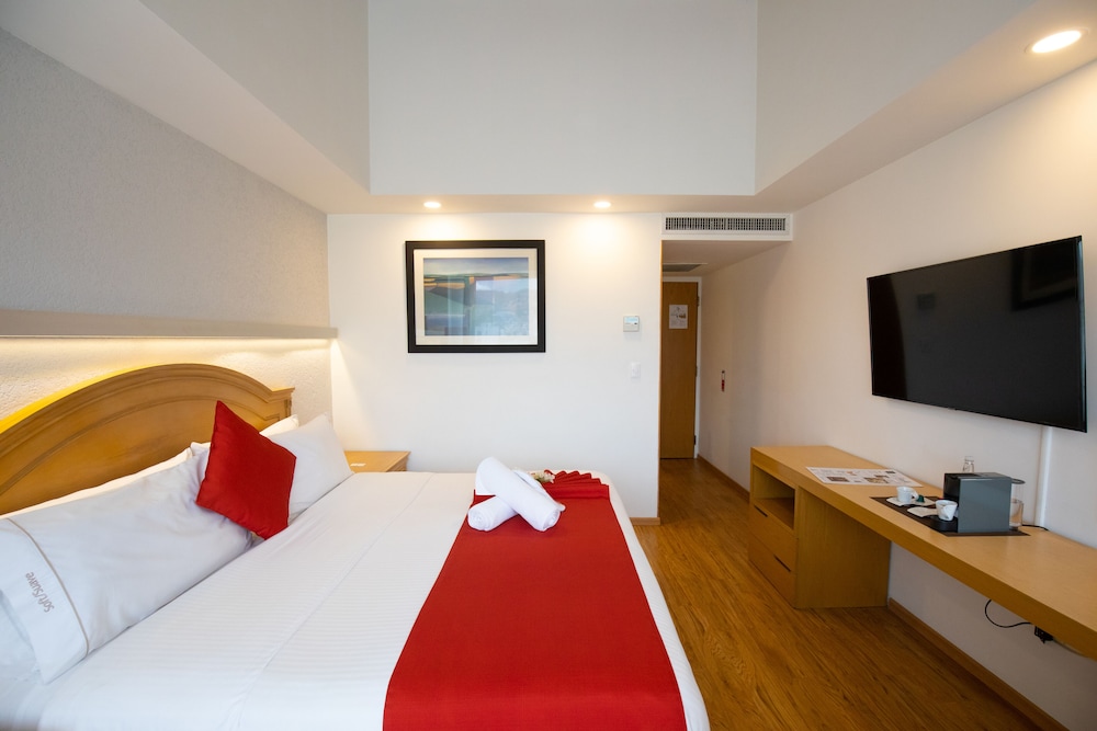 Premium Room, 1 King Bed photo 3