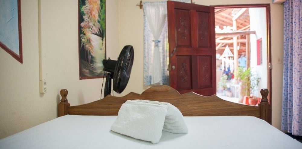 Classic Double Room, Multiple Beds, Non Smoking, Private Bathroom photo 2