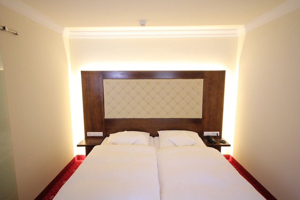 Junior Suite (Main Building) - Photo 6