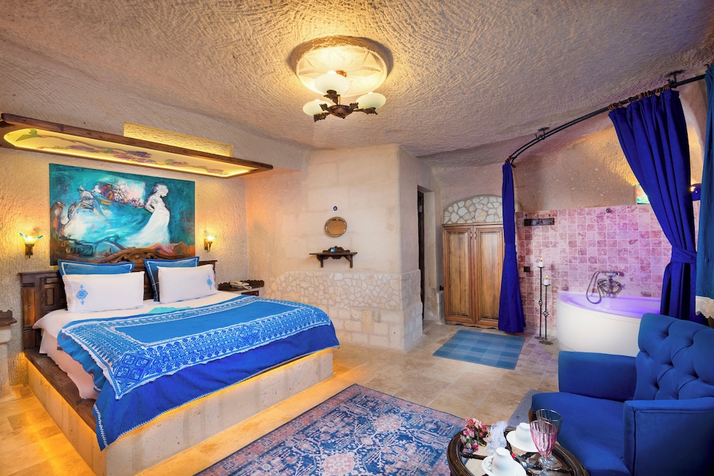 Blue Honeymoon Suite photo 1