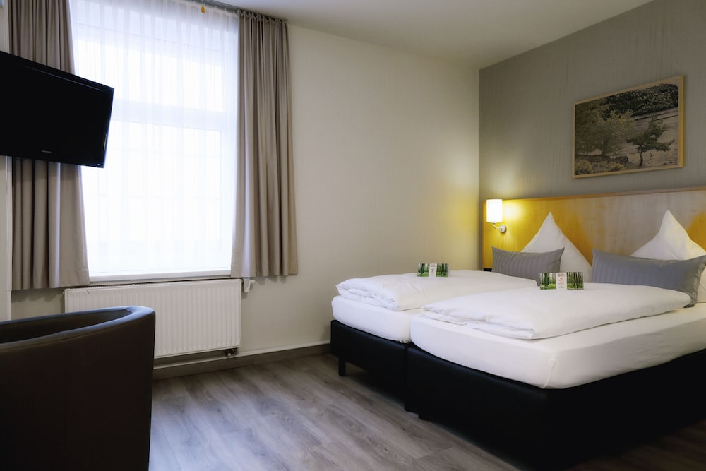 Comfort Double Room, 1 King Bed with Sofa bed photo 3
