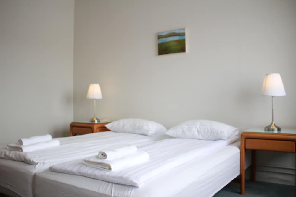 Economy Twin Room photo 3
