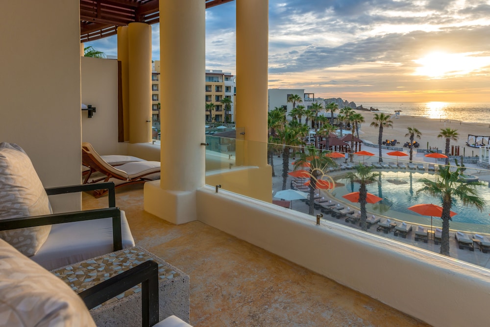 Towers Ocean View Suite with Butler Service - Photo 6