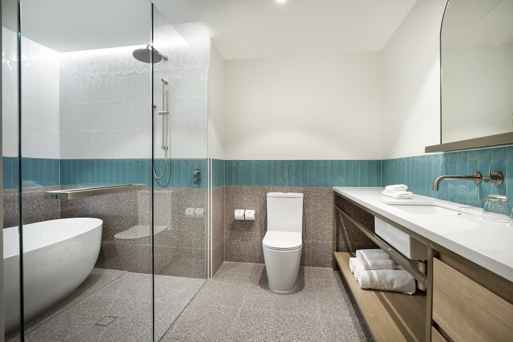 Suite, 1 Bedroom, Kitchenette, Bay View (Dining) - Photo 6