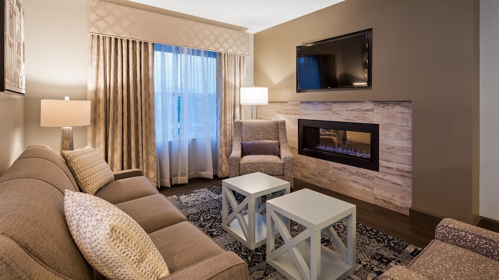 Suite, 1 King Bed, Balcony, River View (with Sofabed) - Photo 5