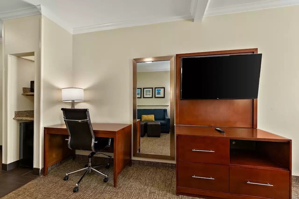 Suite, Multiple Beds, Accessible, Non Smoking - Photo 3