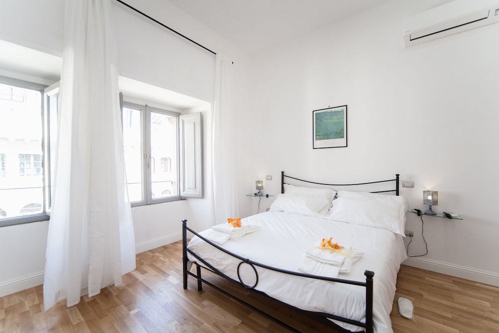 Triple Room, Park View