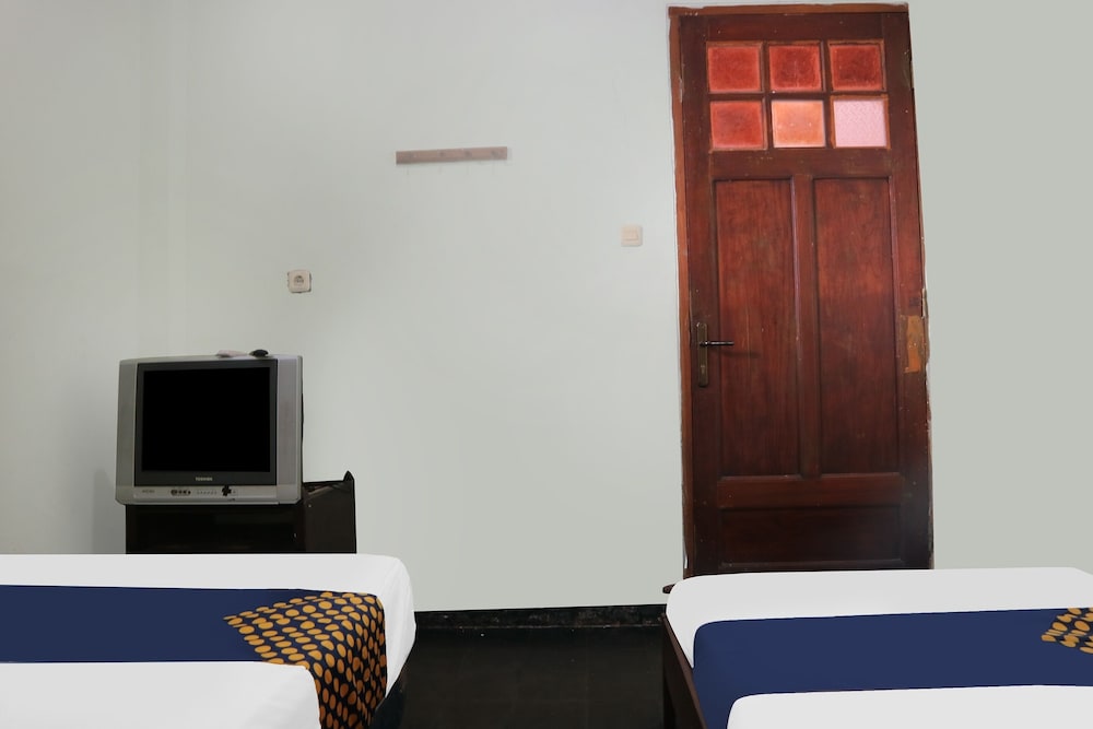 Economy Twin Room photo 3