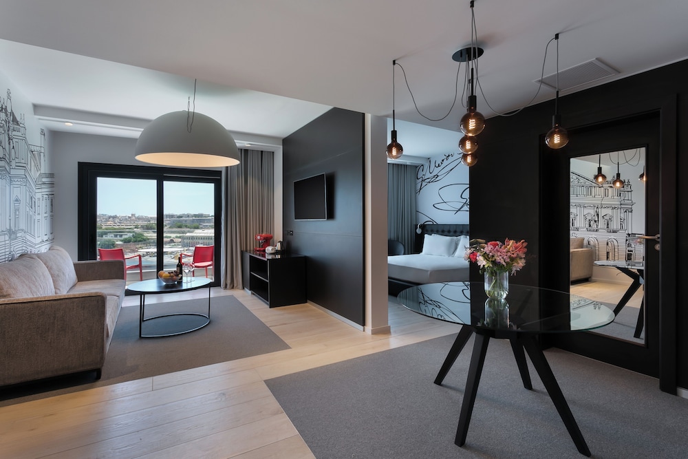 Deluxe Suite (Grand-Seaview) - Photo 1