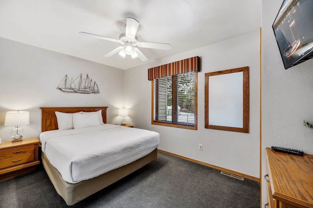 Family Condo, 2 Bedrooms (1.5 Bathrooms, Walk-in shower) photo 2