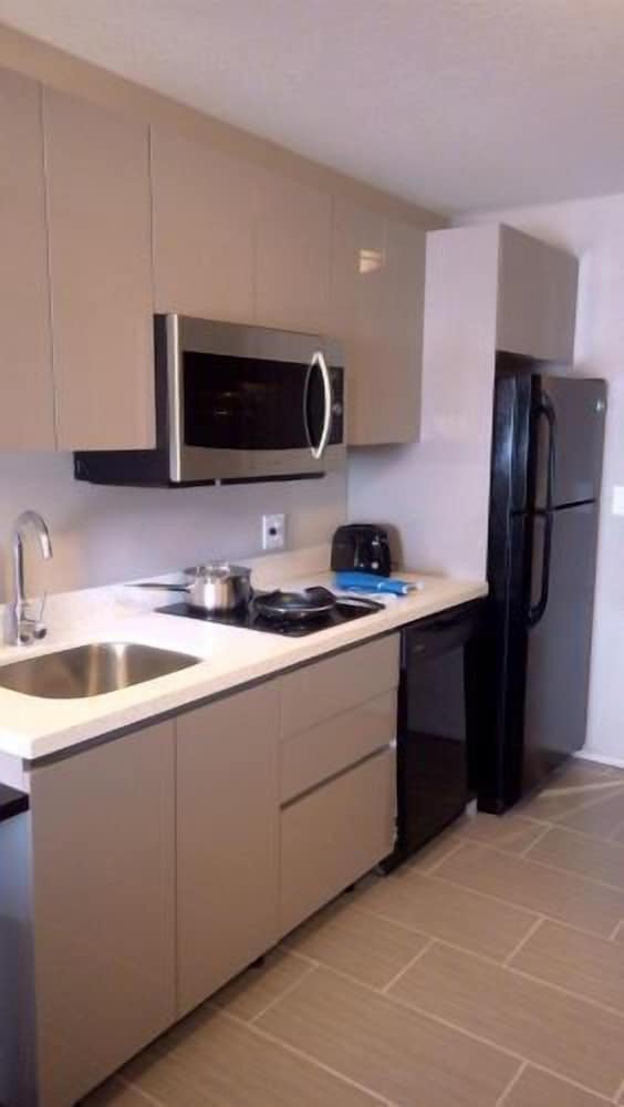 Deluxe Room, Multiple Beds, Kitchen