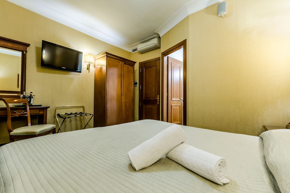 Luxury Double or Twin Room photo 2