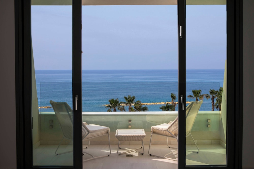 Deluxe Room, 1 King Bed with Sofa bed, Sea View - Photo 2