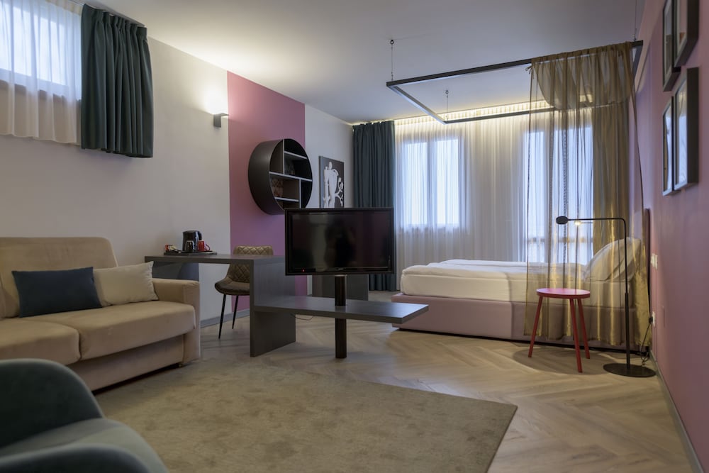 Deluxe Studio Suite photo 1