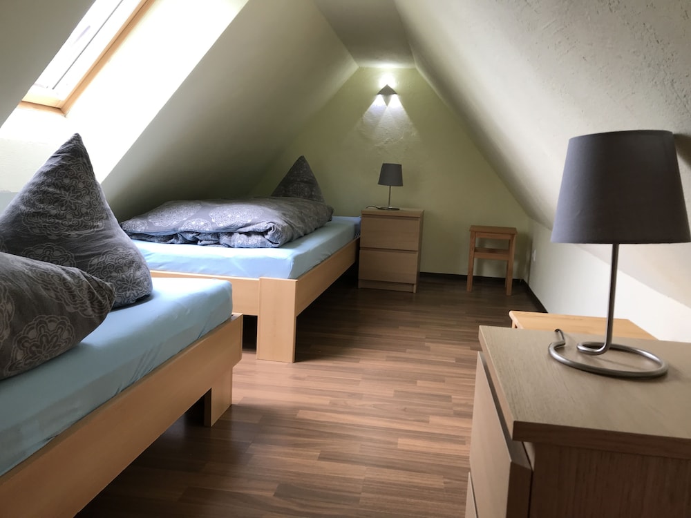 Basic Apartment, 3 Bedrooms, Non Smoking, Mountain View photo 3