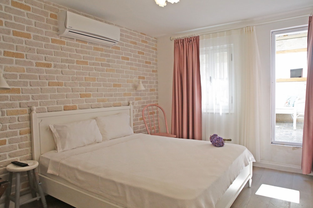 Deluxe Room, Garden Area (Basement/Ground Floor) photo 1