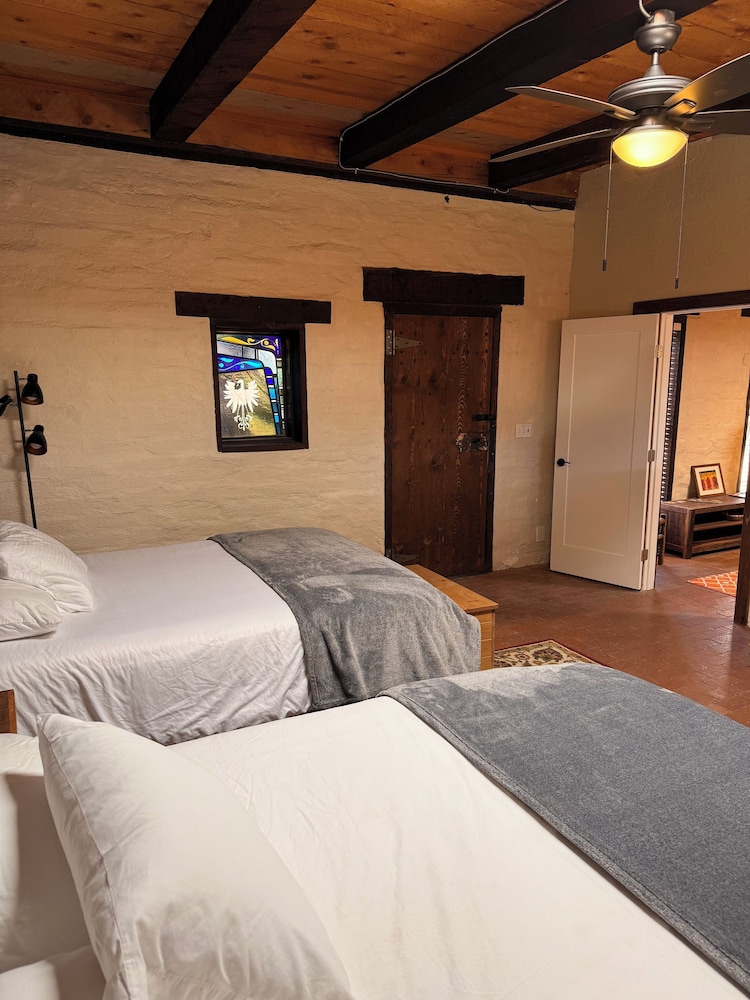 Comfort Villa, 2 Queen Beds, Non Smoking photo 3