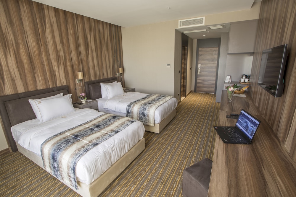 Standard Twin Room, 2 Twin Beds, City View - Photo 4