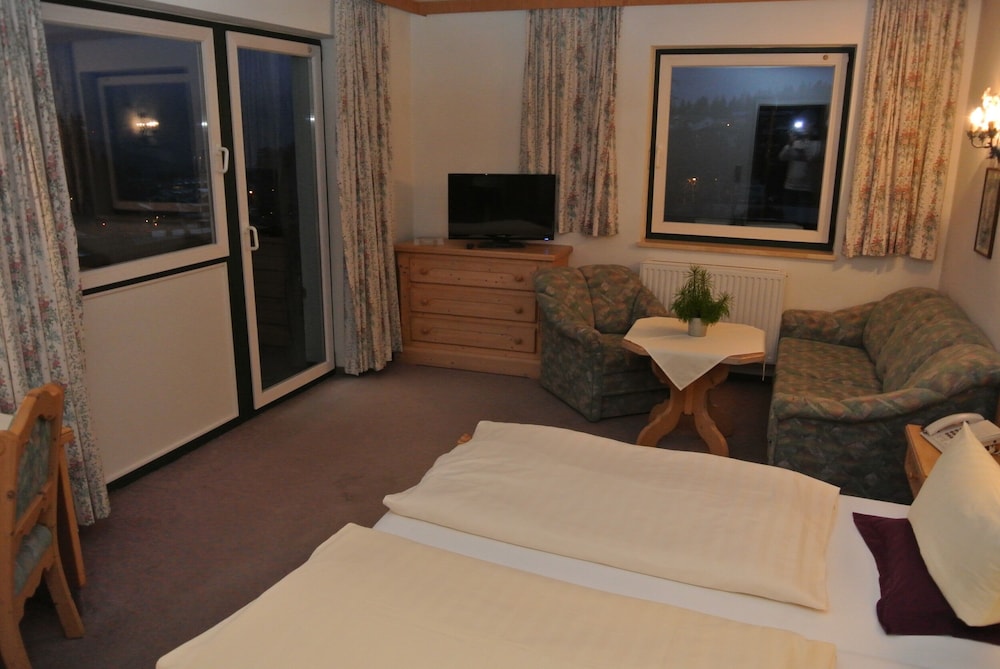 Standard Triple Room, Mountain View photo 2