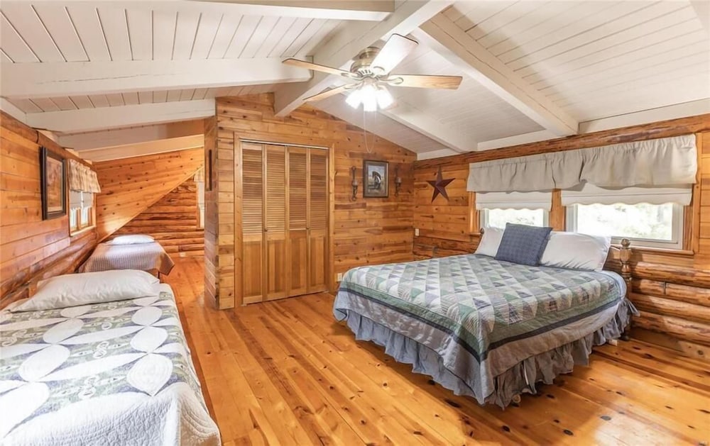 Cabin, 3 Bedrooms, Hill View photo 2