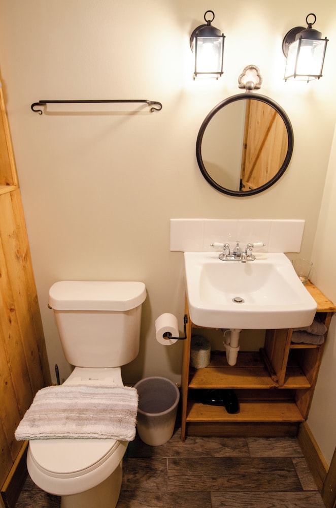 Family Cabin, Partial Lake View photo 3