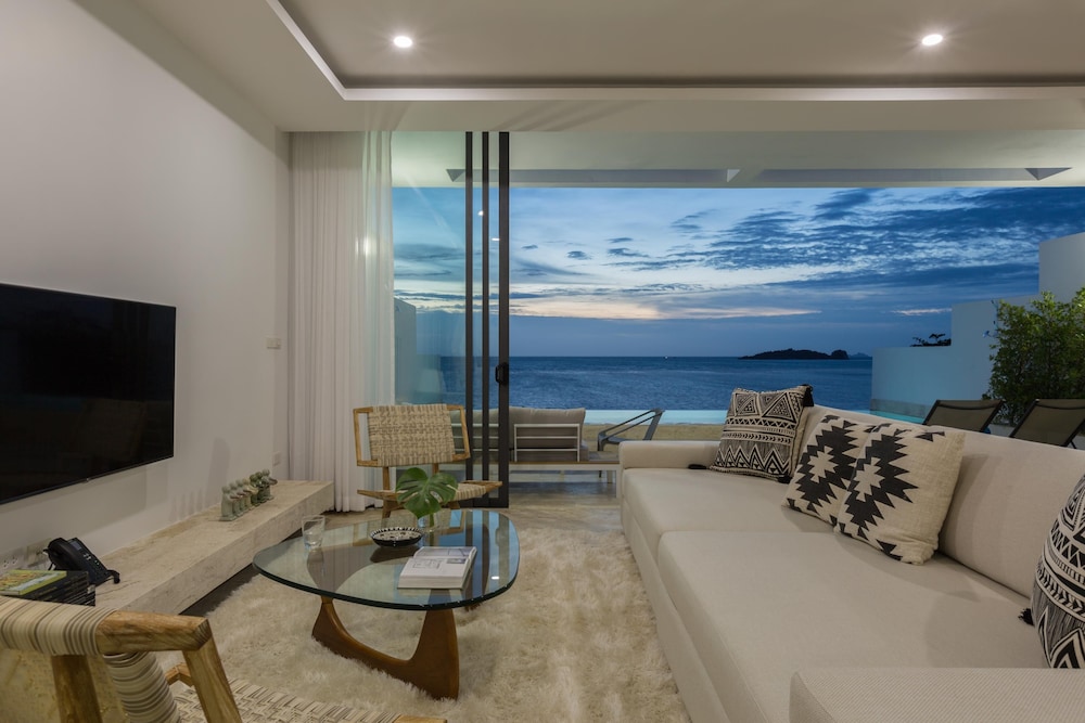 3 Bedroom Sea View Pool & Cinema - Photo 19