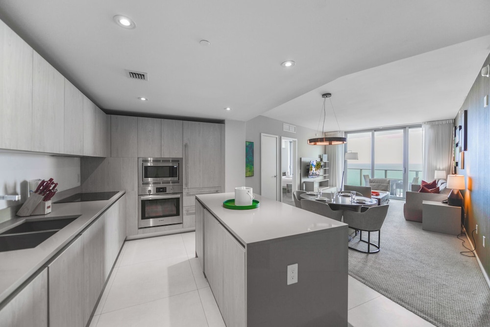Luxury Condo, 2 Bedrooms, Ocean View photo 2