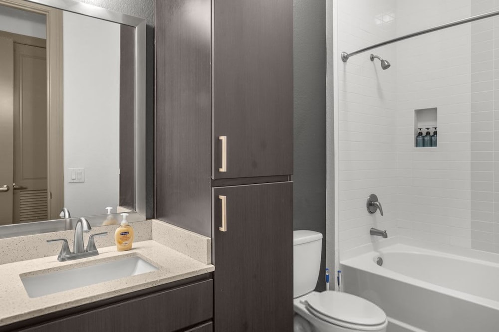 Modern 2BR Cozysuites on Town Lake Waterfront 03, Foto 22