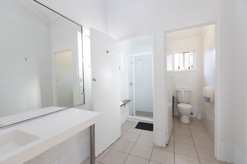 Standard Room, Non Smoking, Shared Bathroom (Lodge - S Bed Standard) photo 3