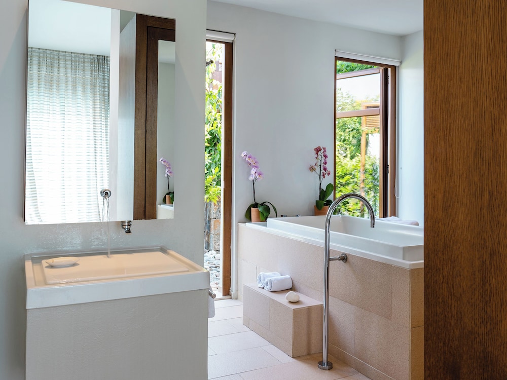 Junior villa waterfront with private pool (one bedroom) thumbnail 6