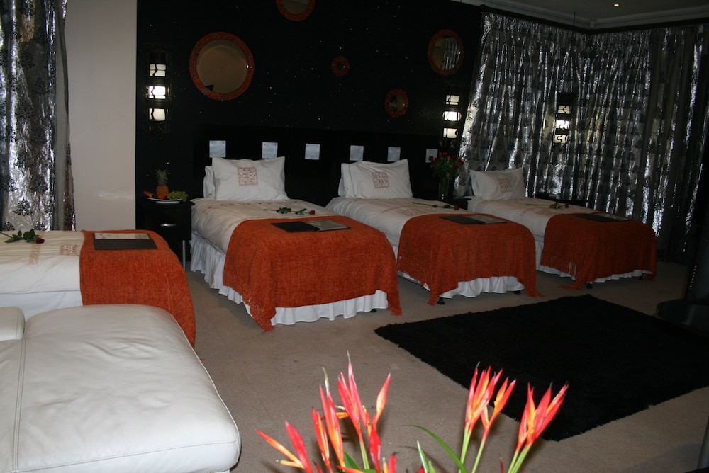 Family Room (3)
