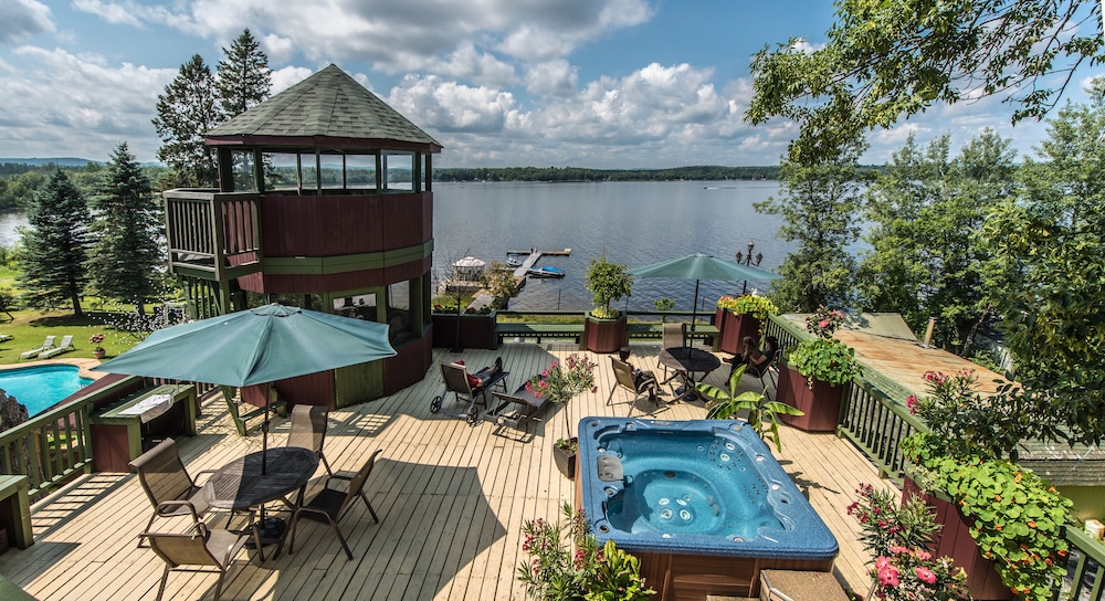 Superior Room, 2 Queen Beds, Kitchenette, Lake View photo 3