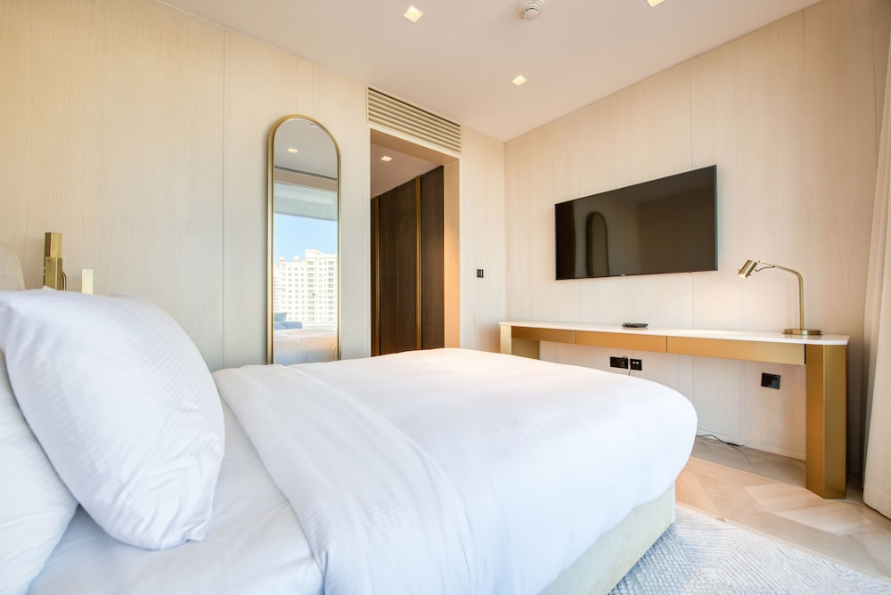 Premier Apartment, 2 Bedrooms, Partial Sea View