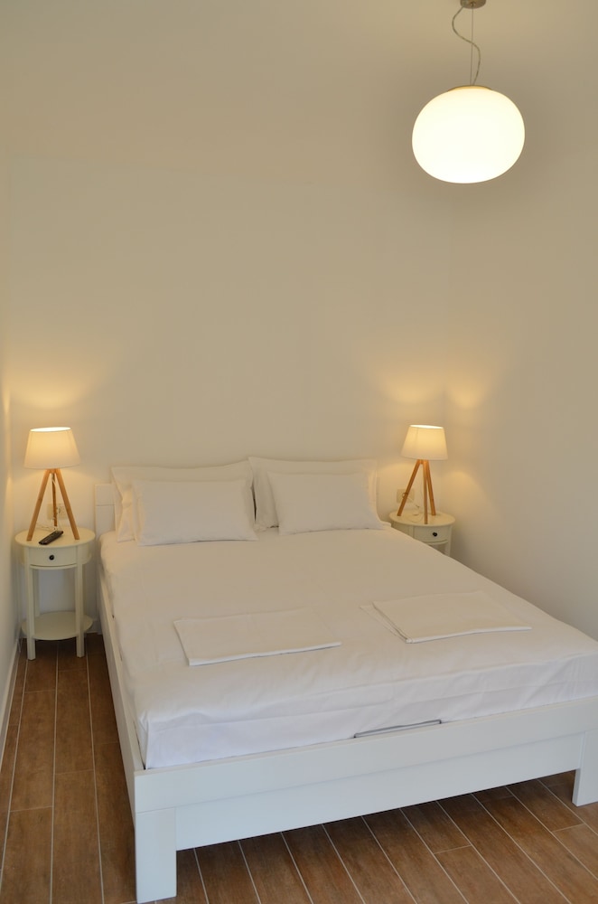 Royal Apartment, 1 Queen Bed with Sofa bed photo 2