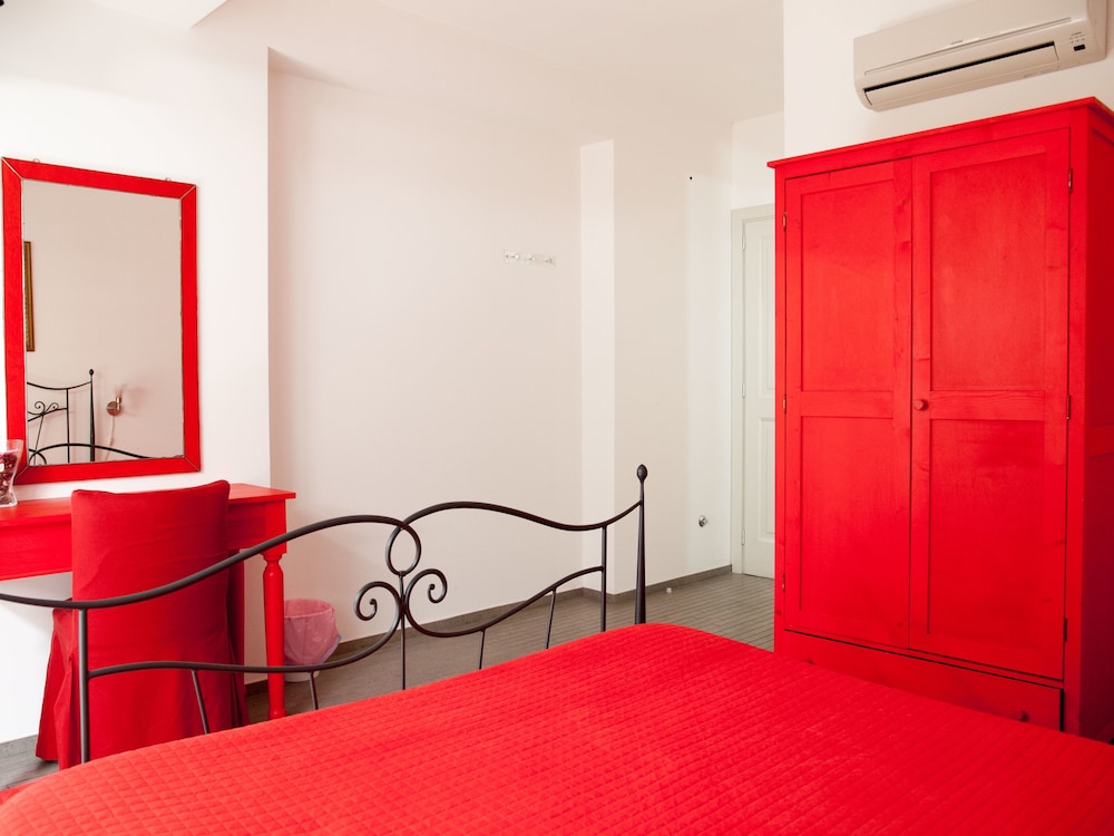 Double Room (Red) photo 3