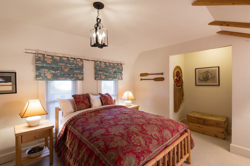 Luxury Double Room, 1 Queen Bed, Fireplace, Garden View (Laredo) photo 2