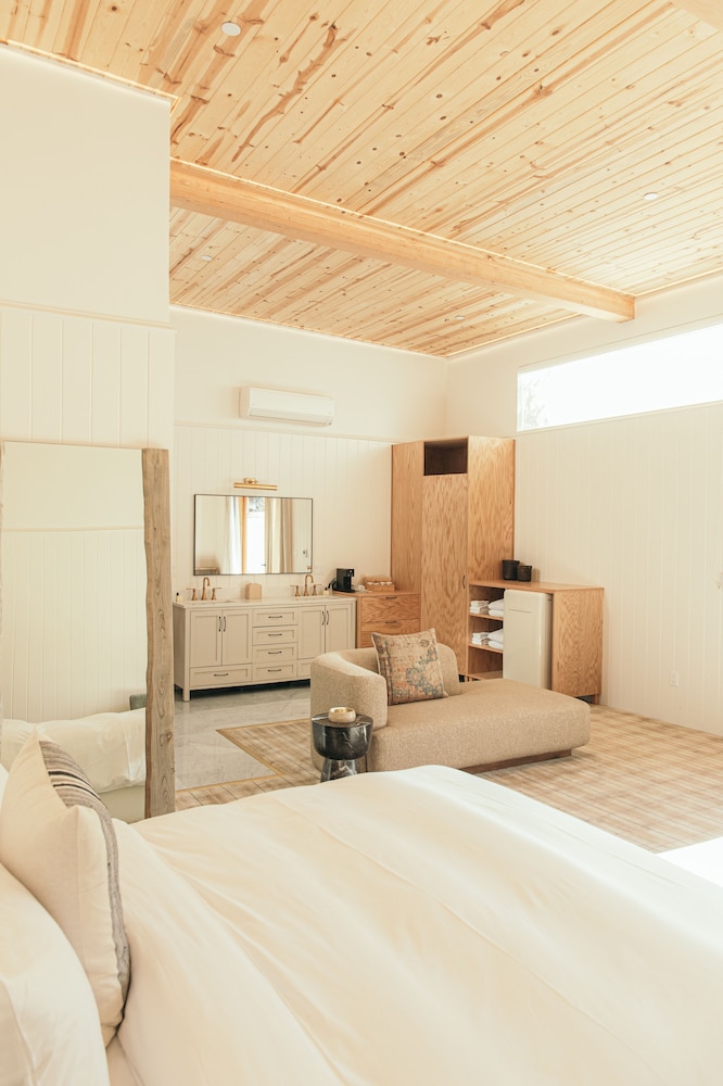 Pavilion Cottage Suite photo 3
