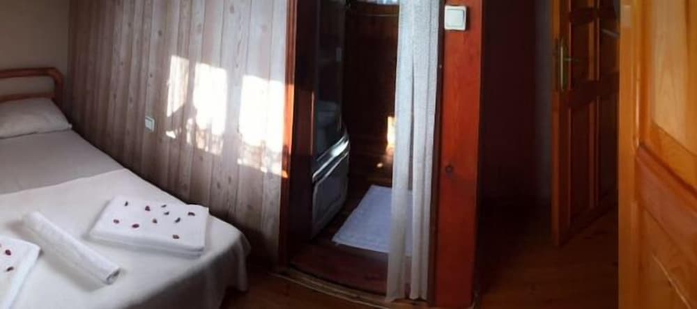 Economy Double Room photo 2