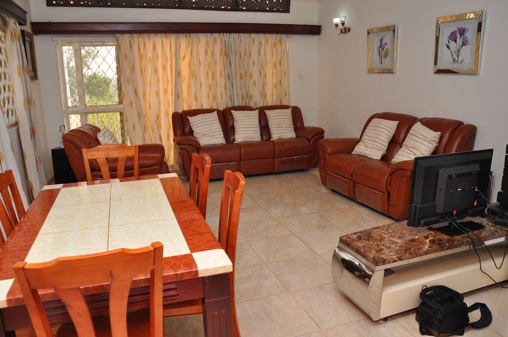 Deluxe Apartment, 2 Bedrooms, Ensuite photo 2