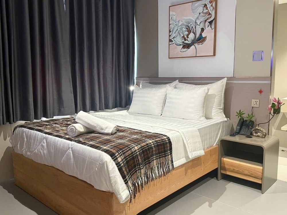 Superior Room, 1 King Bed, City View photo 2