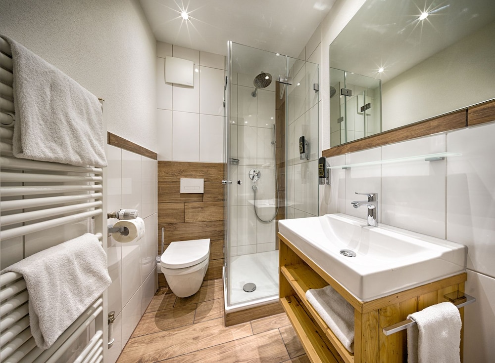 Deluxe Double Room, Balcony - Photo 3