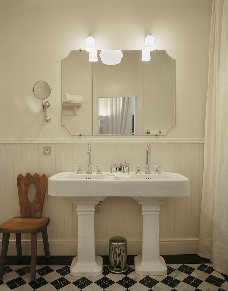 Deluxe Double Room, Bathtub photo 2