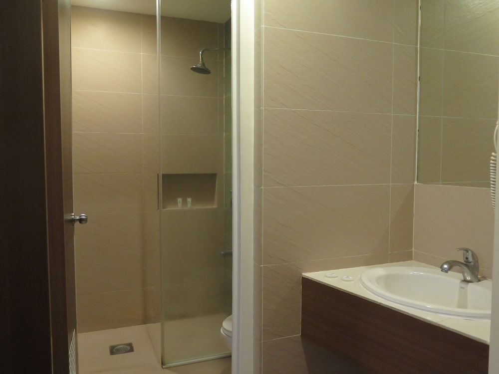 Deluxe Room - Photo 10