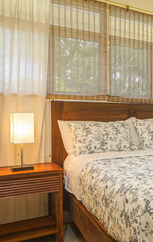 Superior Condo, 3 Bedrooms, Pool View photo 3